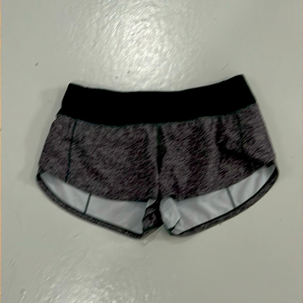EUC Lululemon shorts size 4